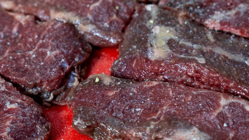 Cortes de carne nacional con su marmoleo, listos para la parrilla